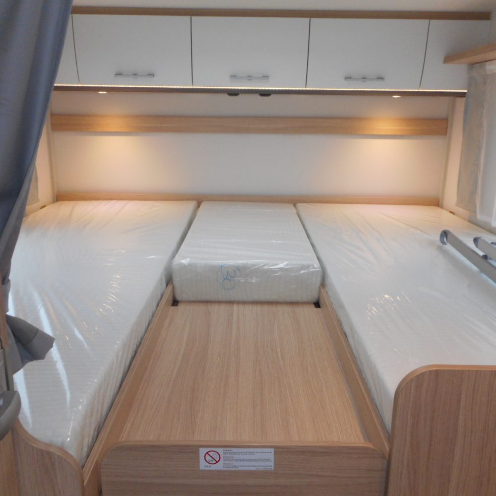 Camas traseras de autocaravana para 5 personas