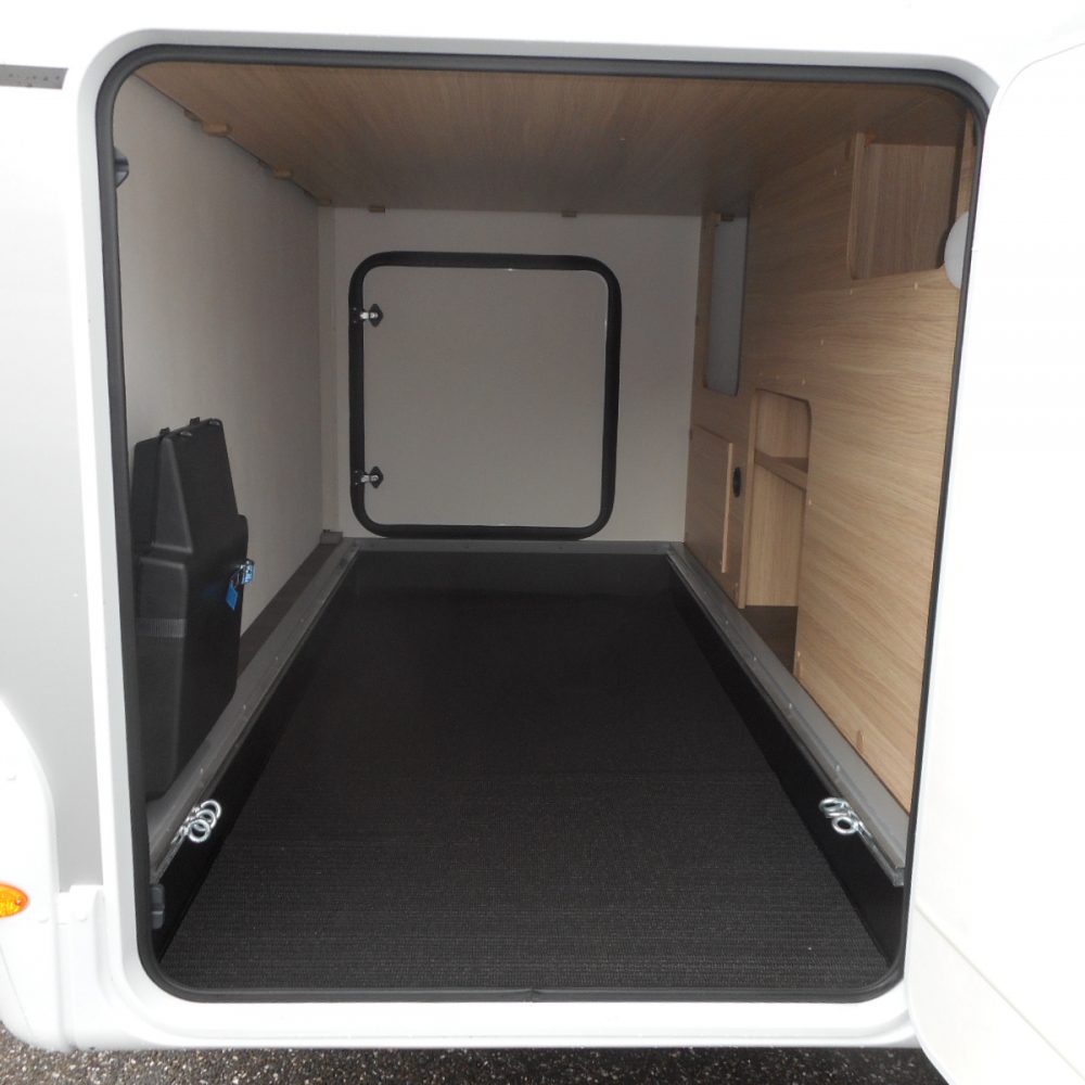 Garaje para bicicletas en parte trasera de autocaravana Sunlight I68